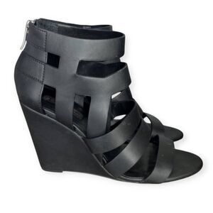 BCBGENERATIONS MAYA BLACK WEDGE SANDALS SZ.7.5 GUC.